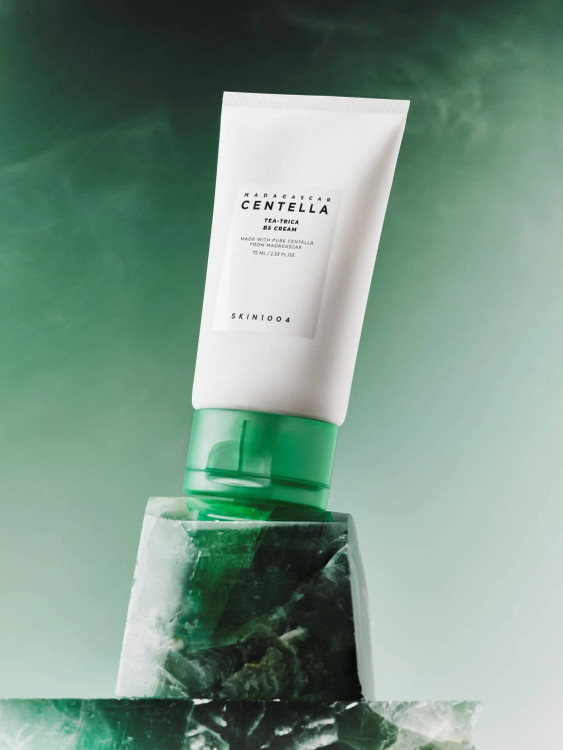 کرم سبک و تسکین دهنده Skin1004 پوست چرب و مستعد آکنه با ترکیب پانتنول (B5) و tea tree مناسب کاهش التهاب