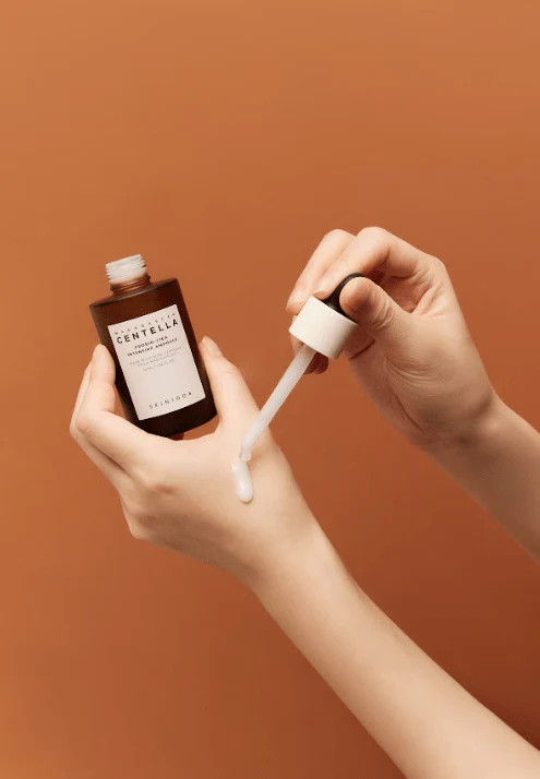 آمپول بازسازی کنندهskin1004 با ترکیب سنتلا و سرامید مناسب پوست حساس