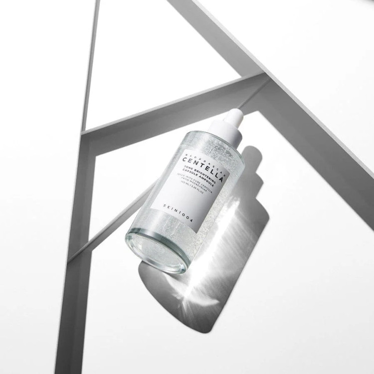 جذب سریع، رفع کدری و لک پوست با Brightening Ampoule از SKIN1004